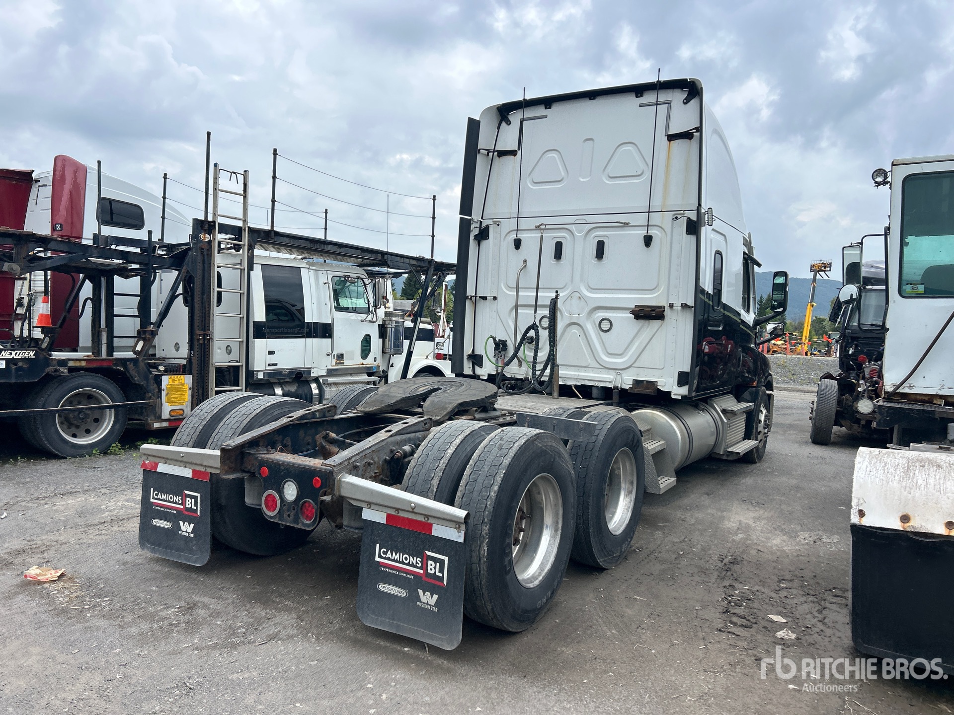 2020 Freightliner CASCADIA 126