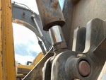 Hydraulics with Thumb Cylinder