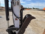 Hydraulics with Thumb Cylinder
