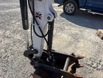Hydraulics with Thumb Cylinder