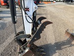 Hydraulics with Thumb Cylinder