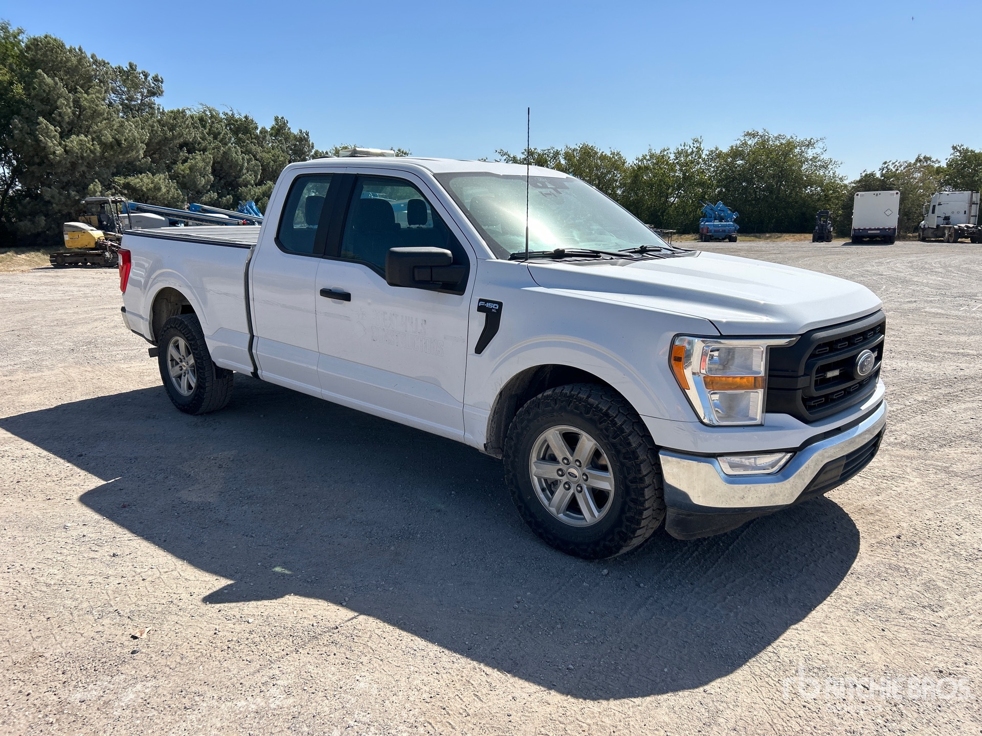 General Appearance with Picture, Right Front Corner