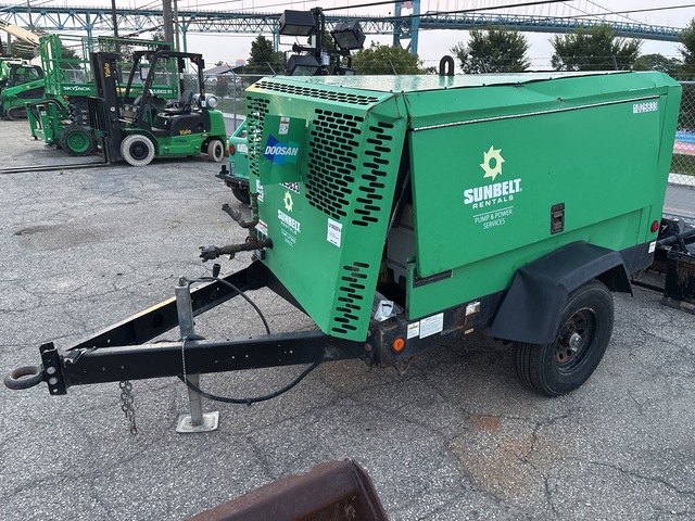 2017 Doosan HP375WCU 375 cfm Mobile Air Compressor (Inoperable)