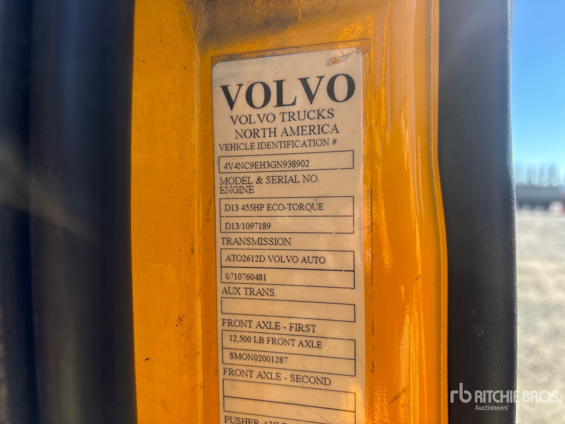 2016 Volvo VNL670