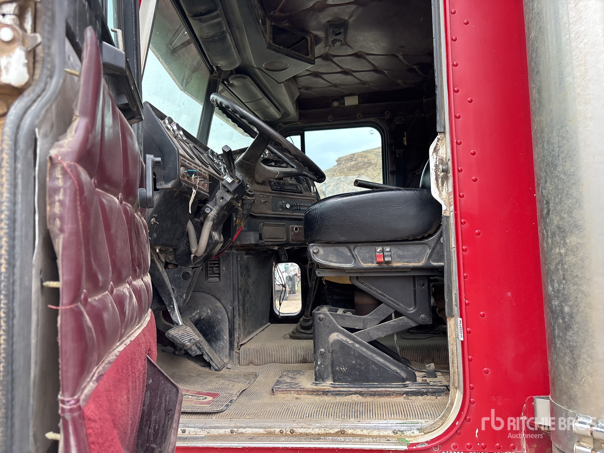 1997 Freightliner FLD120SD