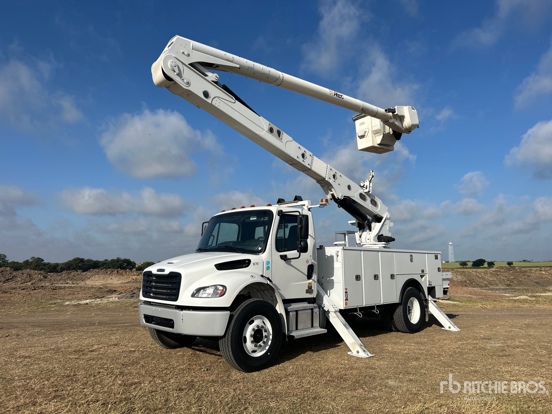 2024 Freightliner M2 106