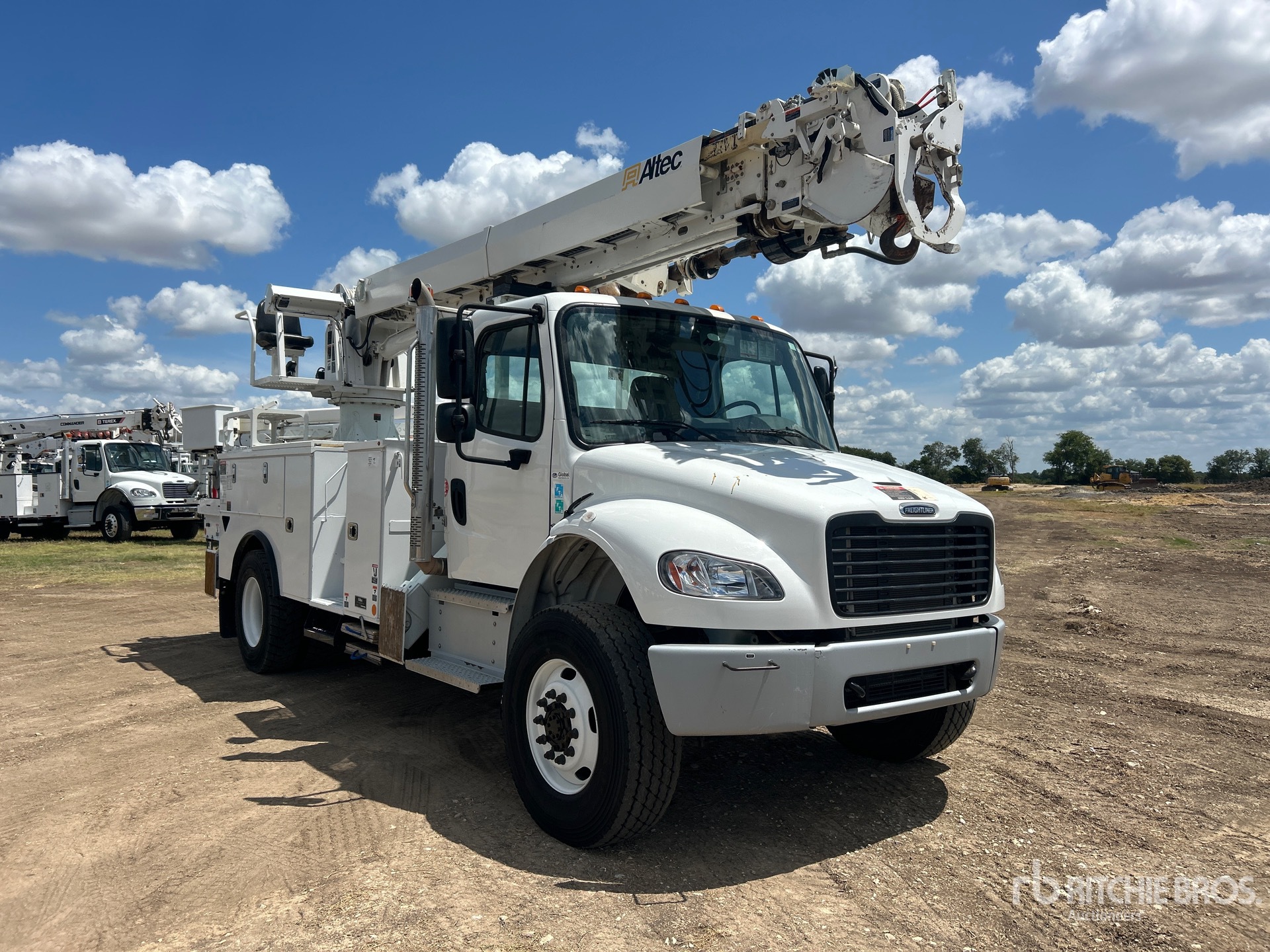 2024 Freightliner M2106