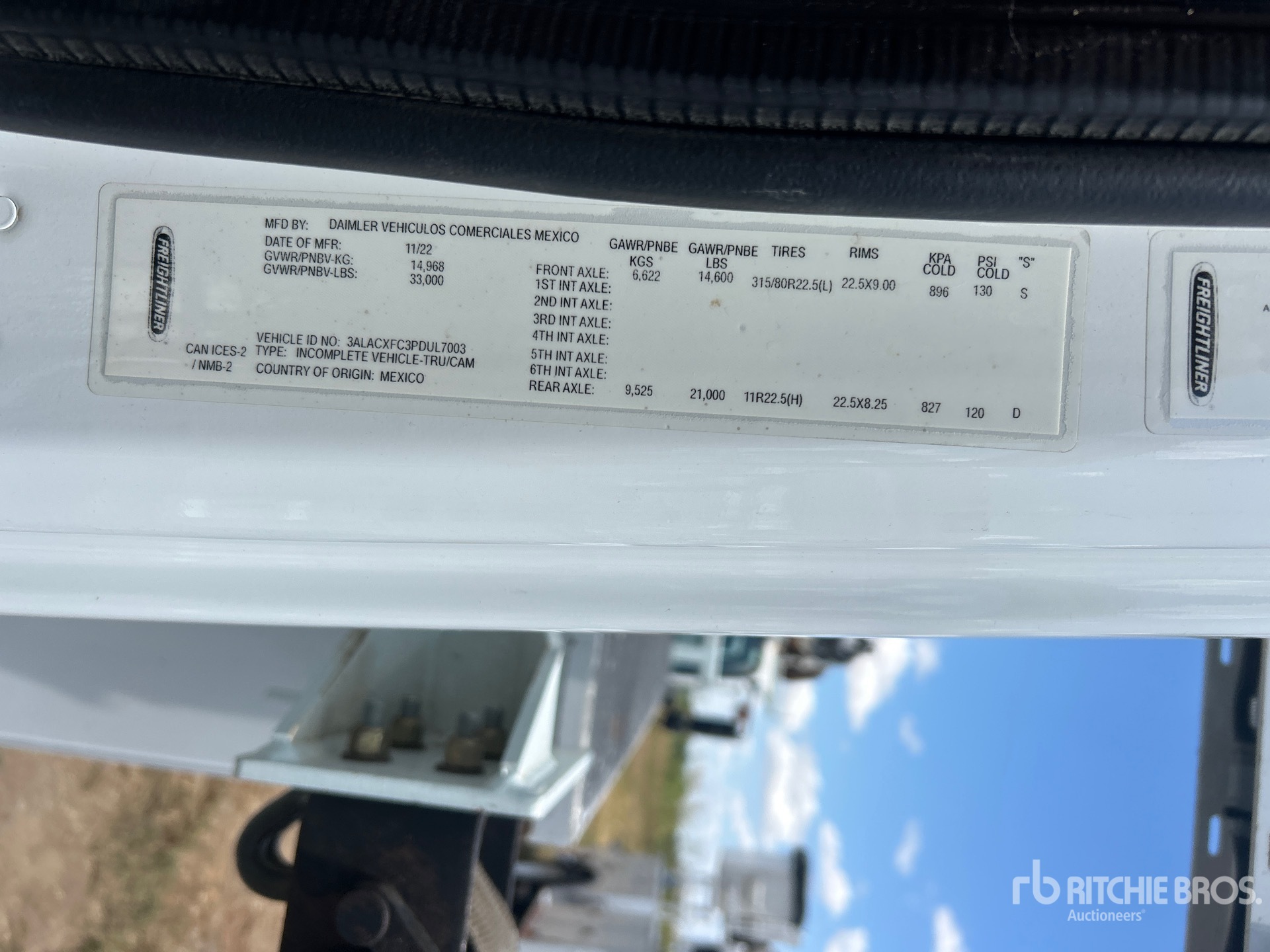 2023 Freightliner M2106