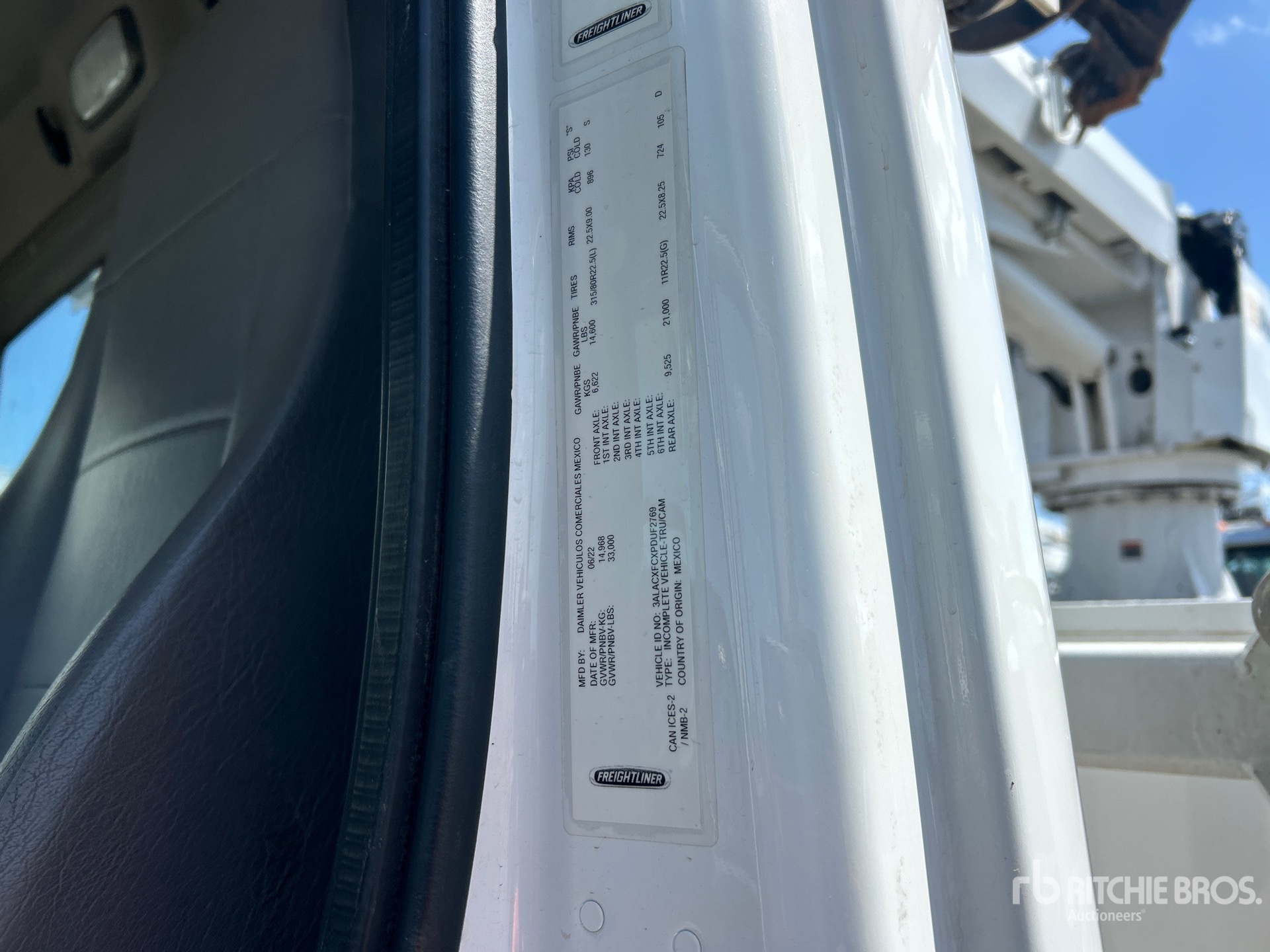 2023 Freightliner M2106