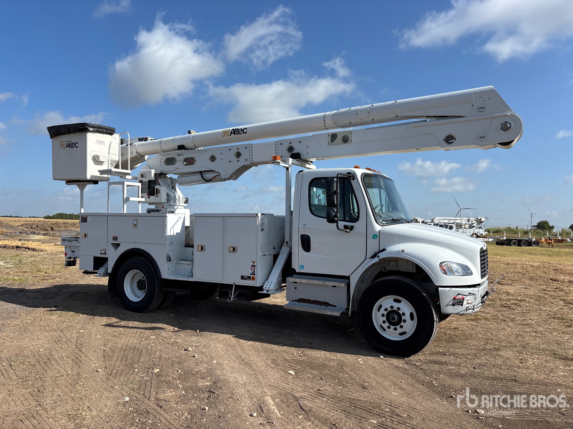 2023 Freightliner M2 106