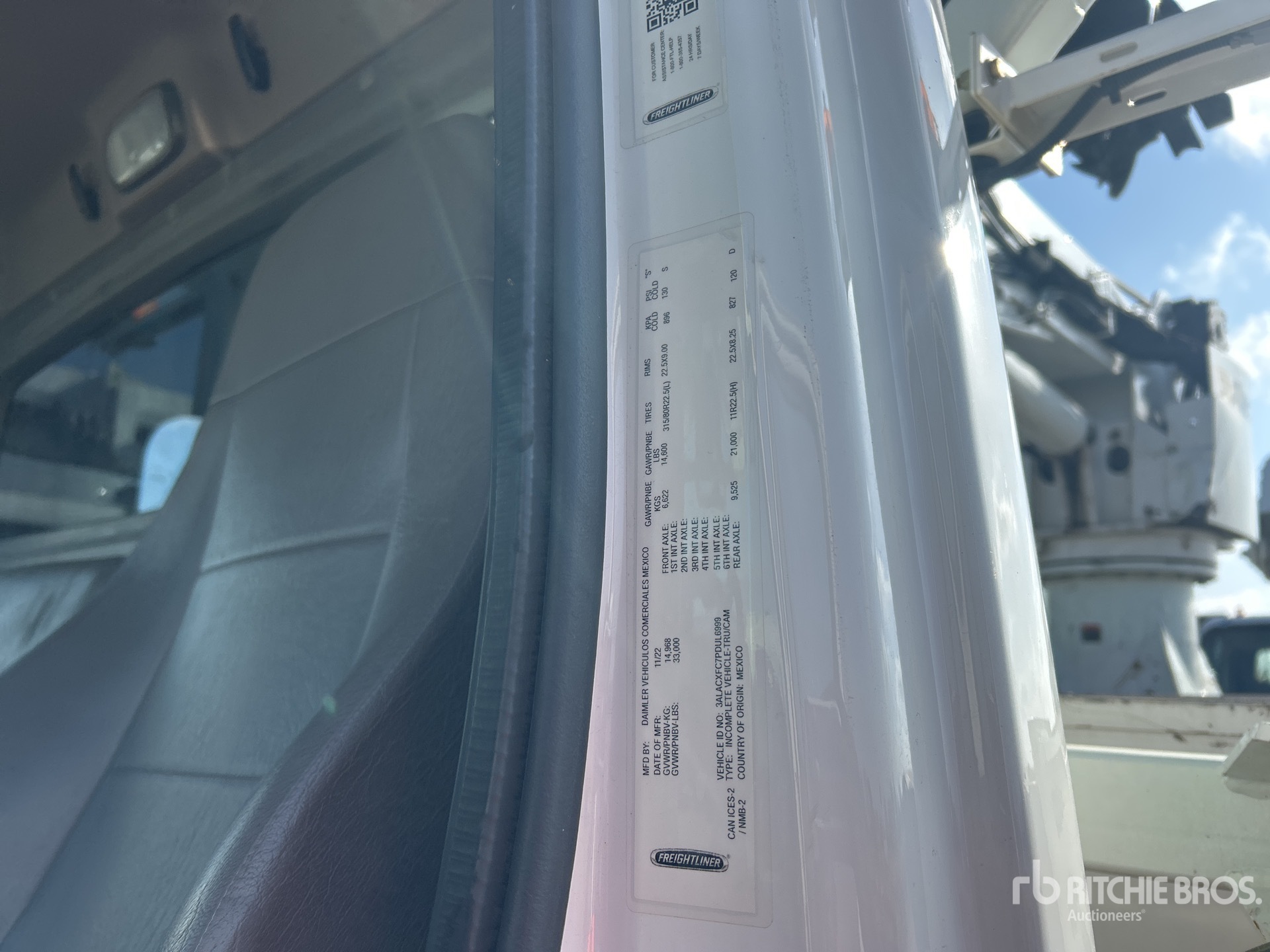 2023 Freightliner M2106