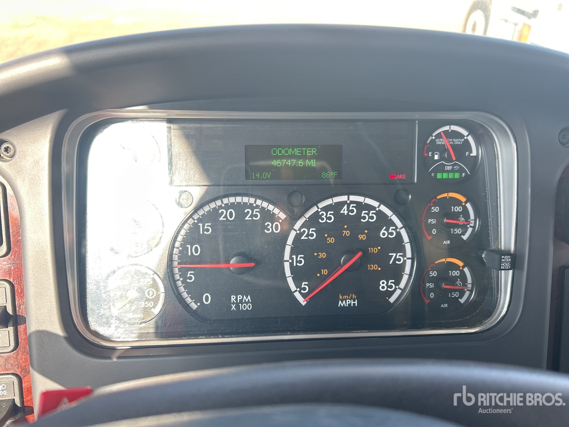 2023 Freightliner M2106