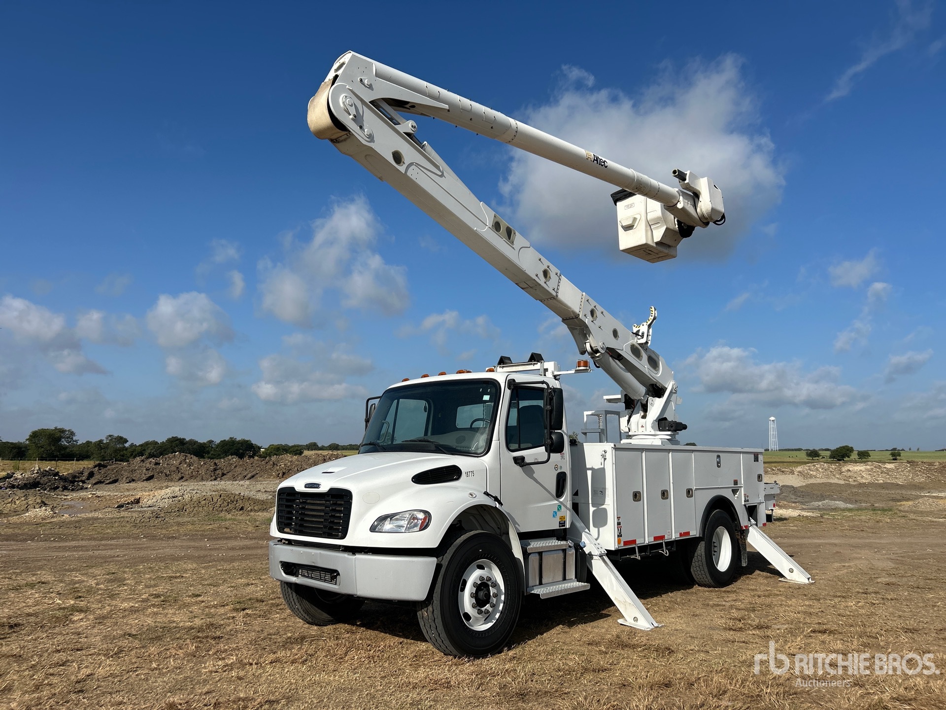 2022 Freightliner M2 106