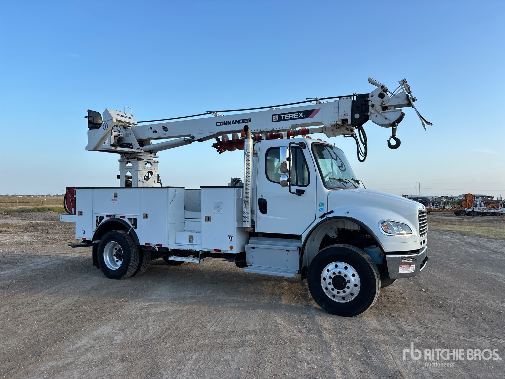 2021 Freightliner M2106
