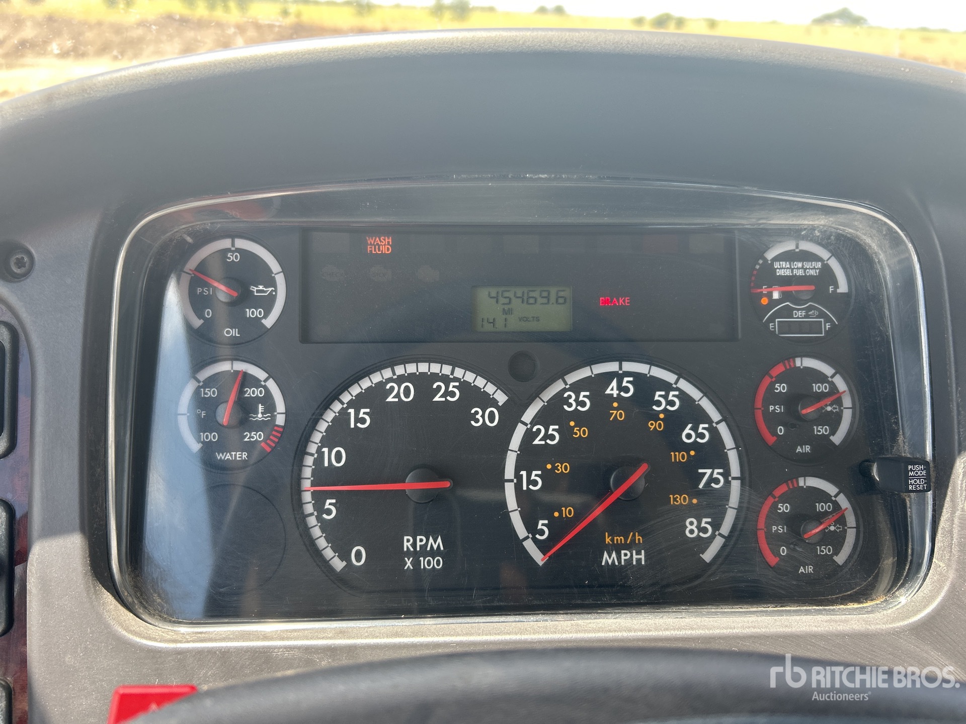 2015 Freightliner M2106