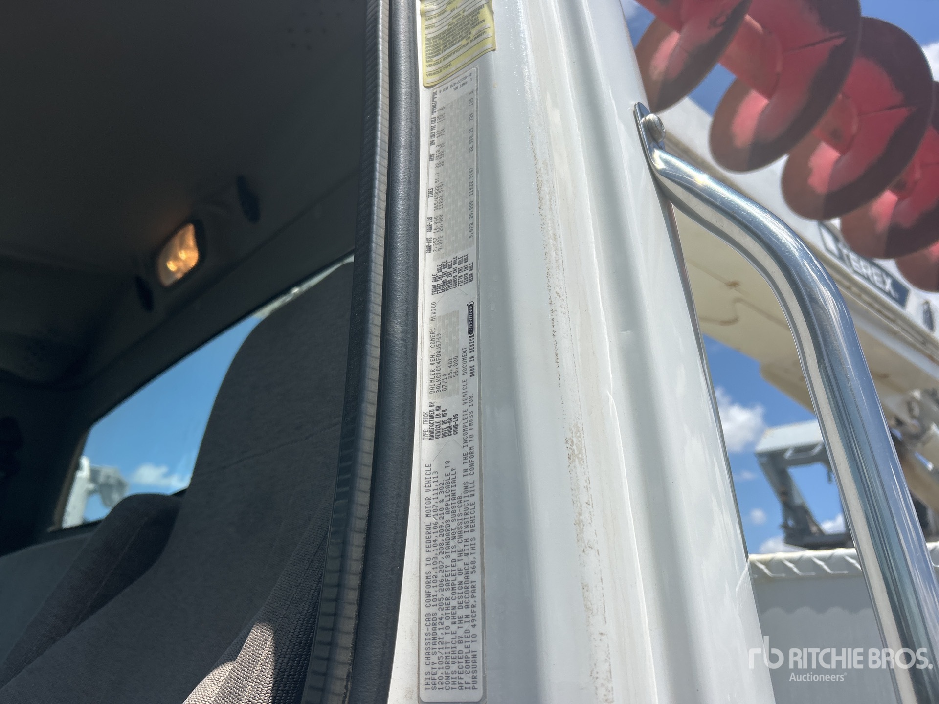 2015 Freightliner M2106