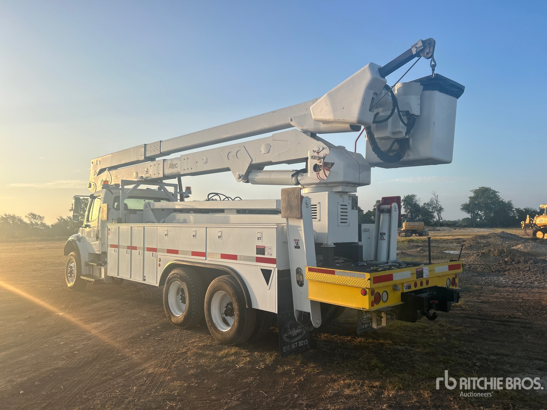 2009 Freightliner M2 106