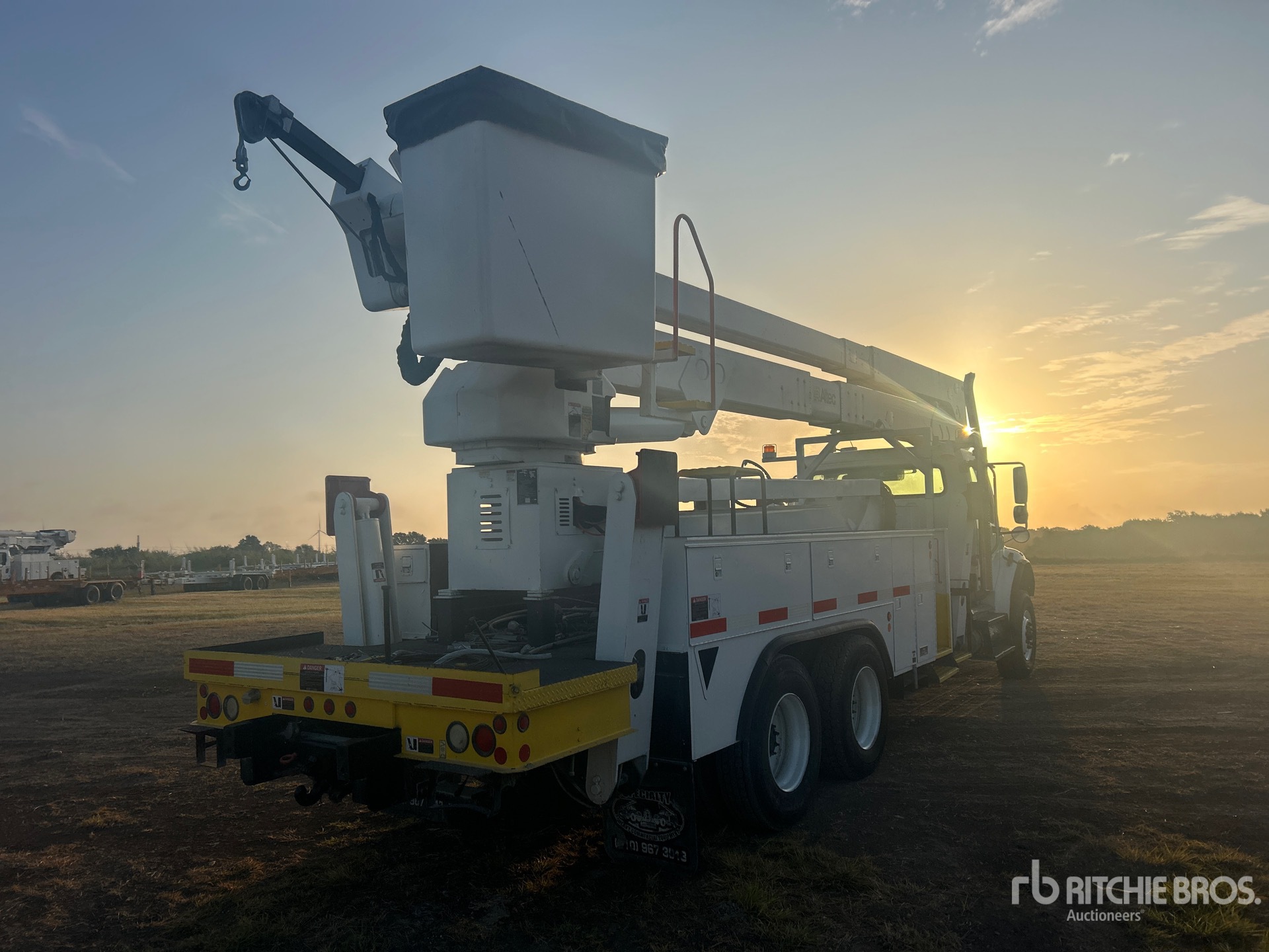 2009 Freightliner M2 106