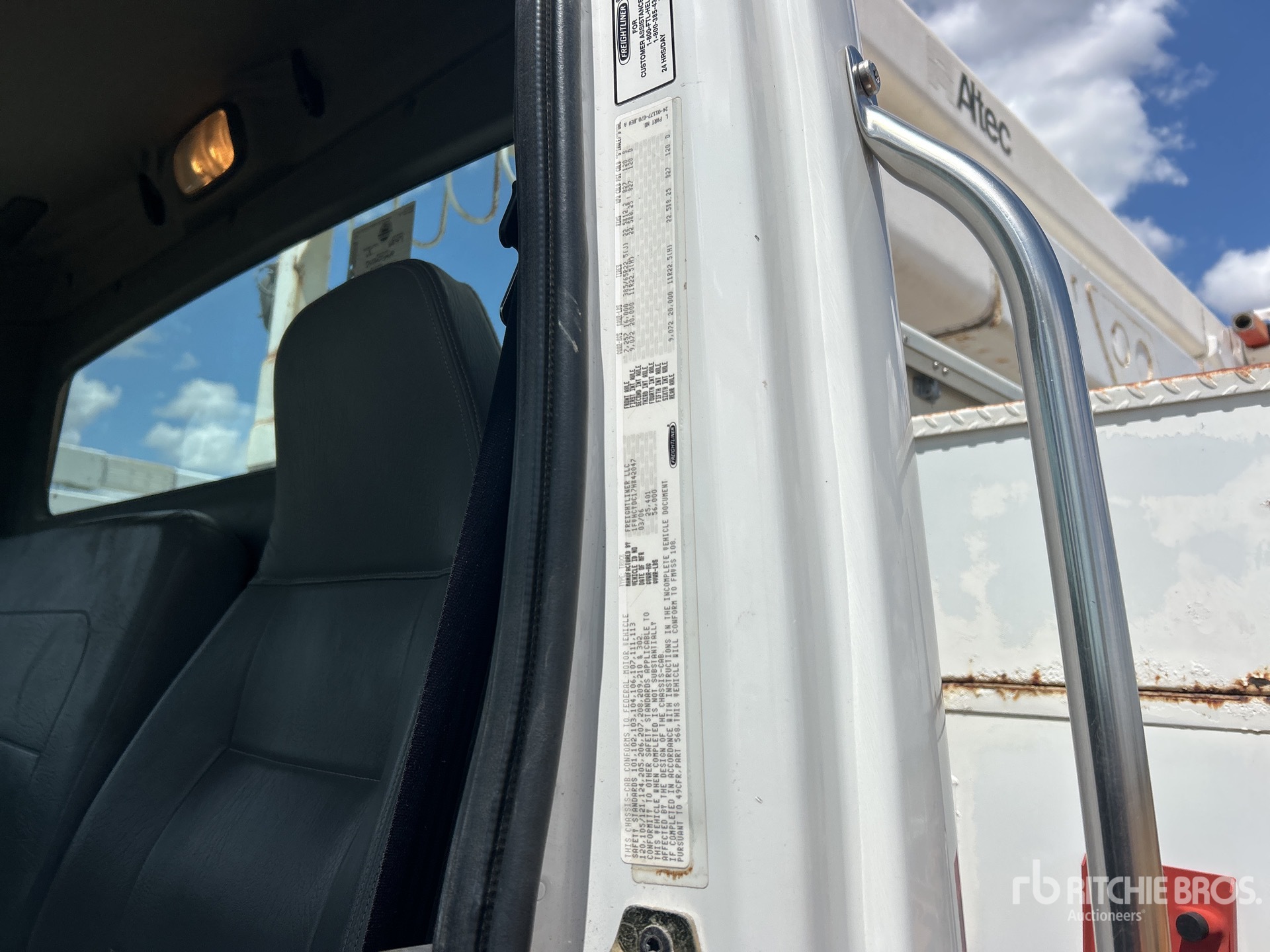 2007 Freightliner M2 106