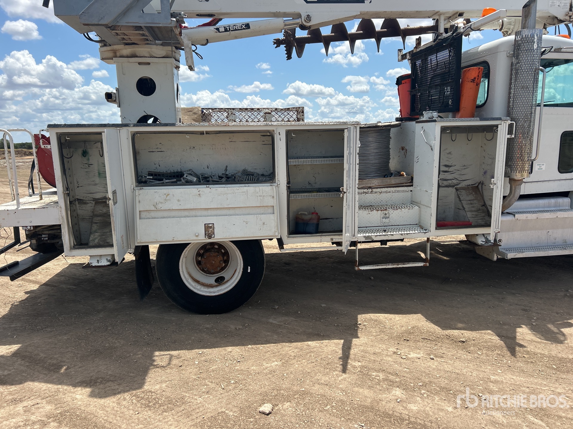 2016 Peterbilt 337