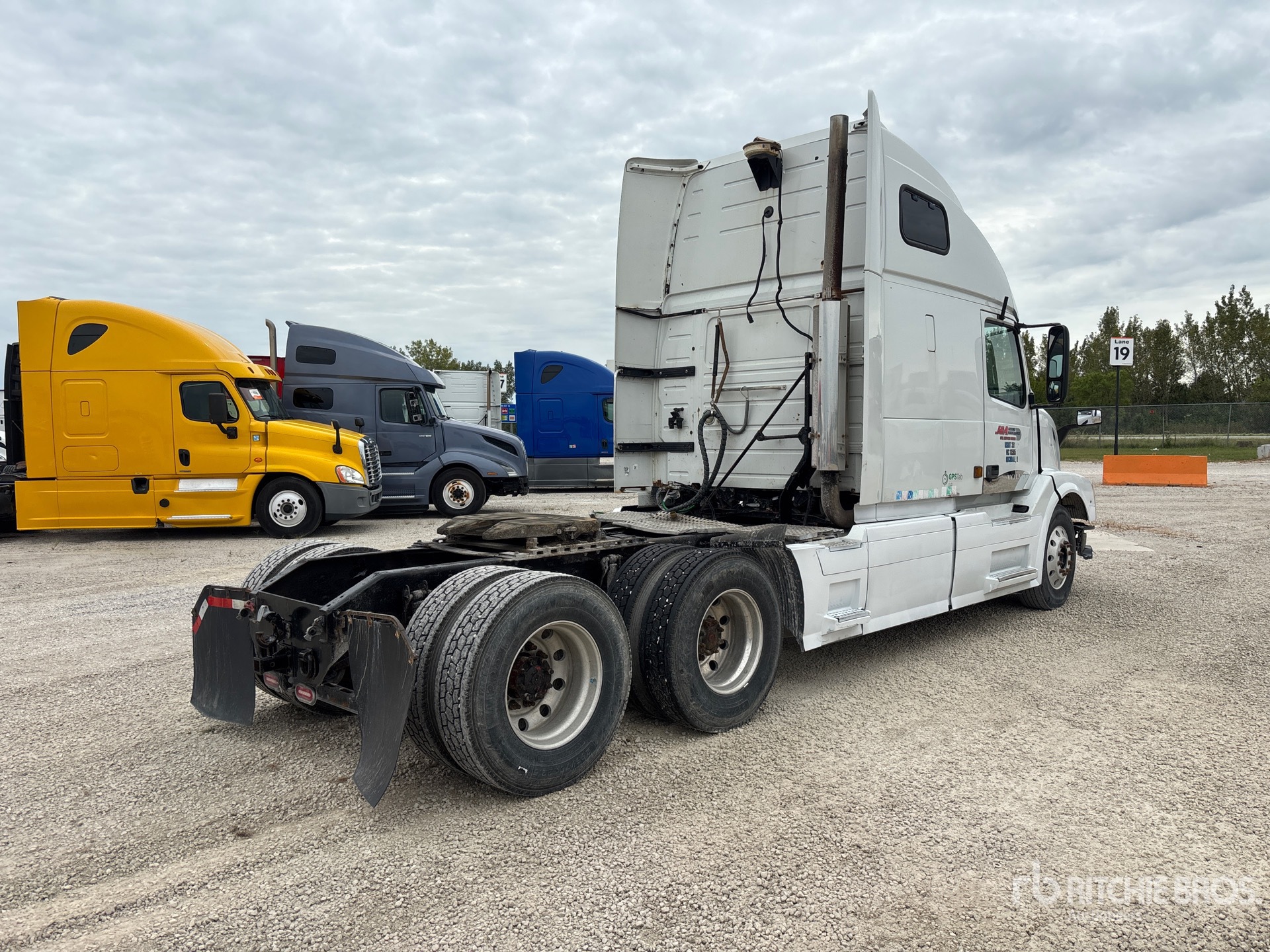 2004 Volvo VNL