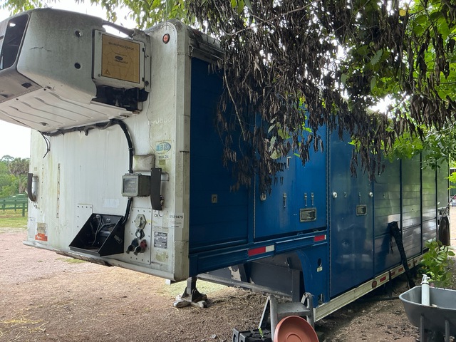 2010 Mickey 14 Bay Refrigerated Beverage Trailer