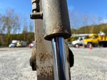 Hydraulics with Thumb Cylinder
