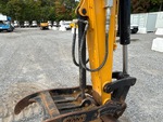 Hydraulics with Thumb Cylinder