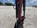 Hydraulics with Thumb Cylinder