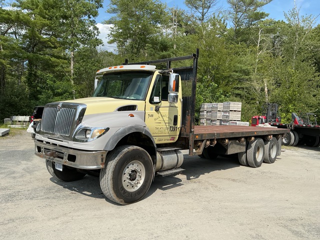 2006 International 7600 6x4 Flatbed Truck