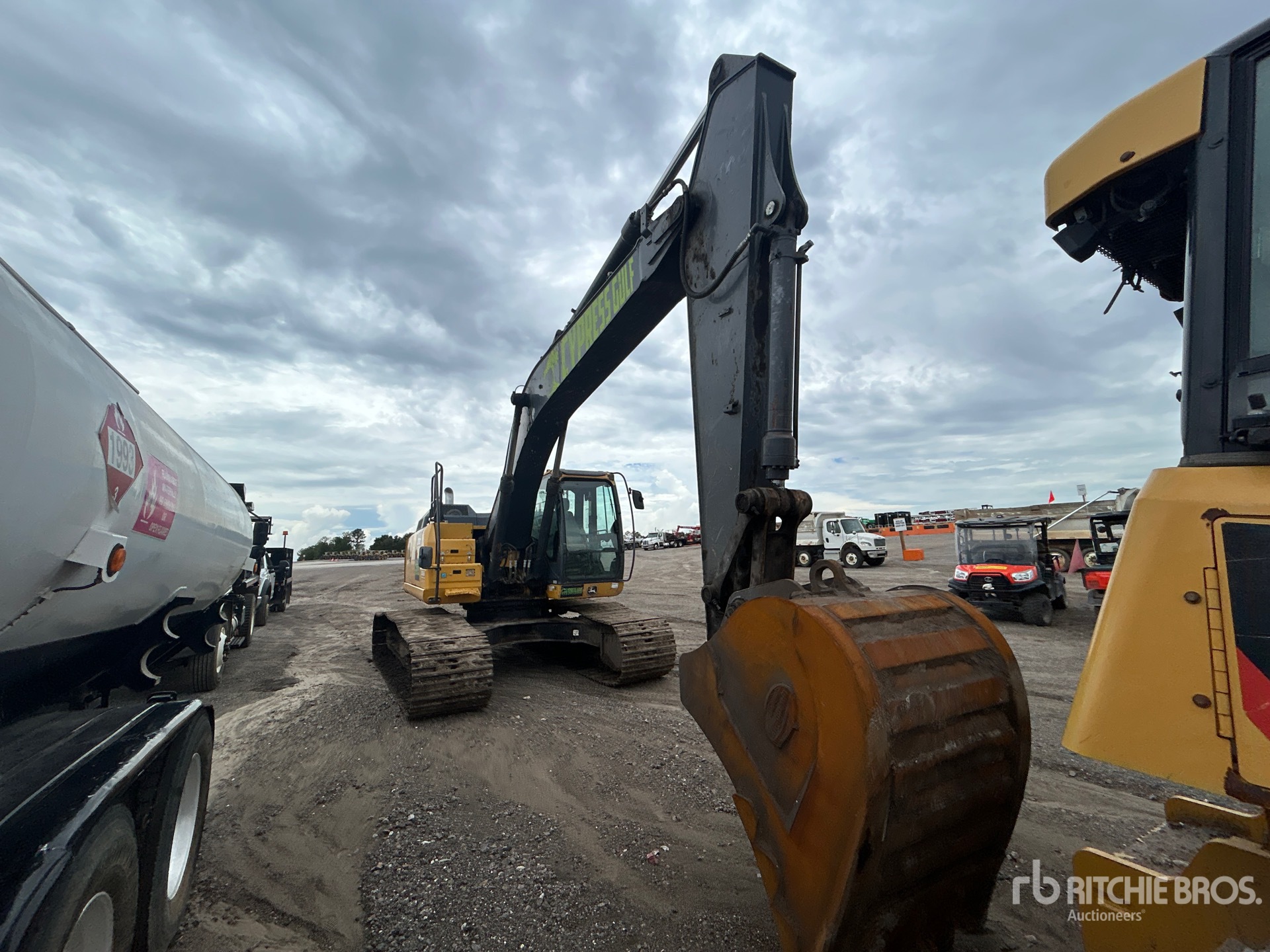 2021 John Deere 210G LC