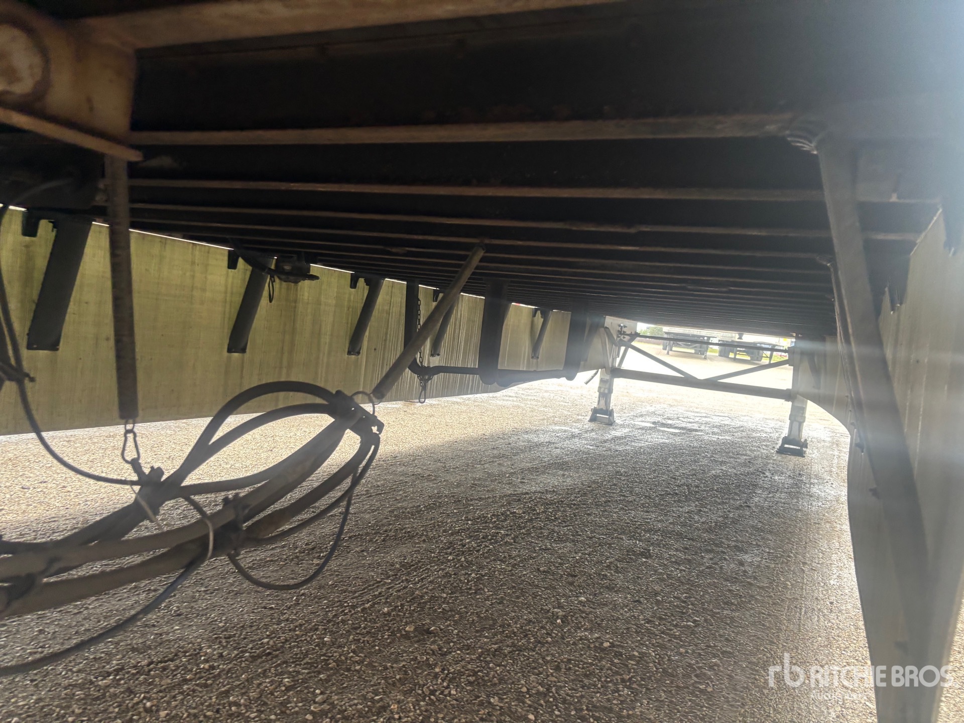 Operbus 53 ft x 102 in T/A