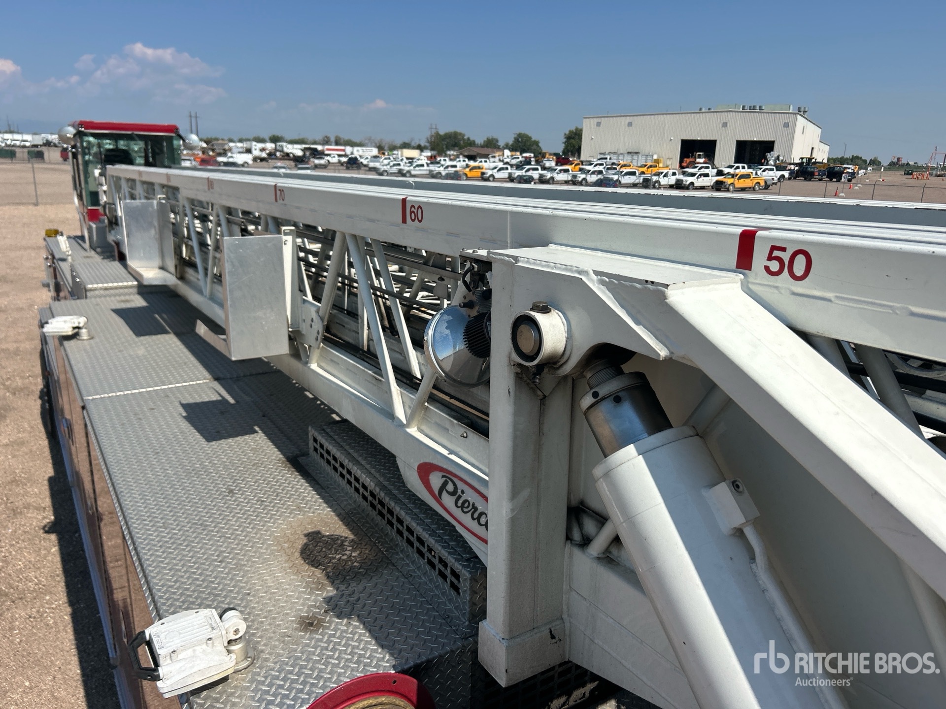 2009 Pierce S/A Ladder Trailer