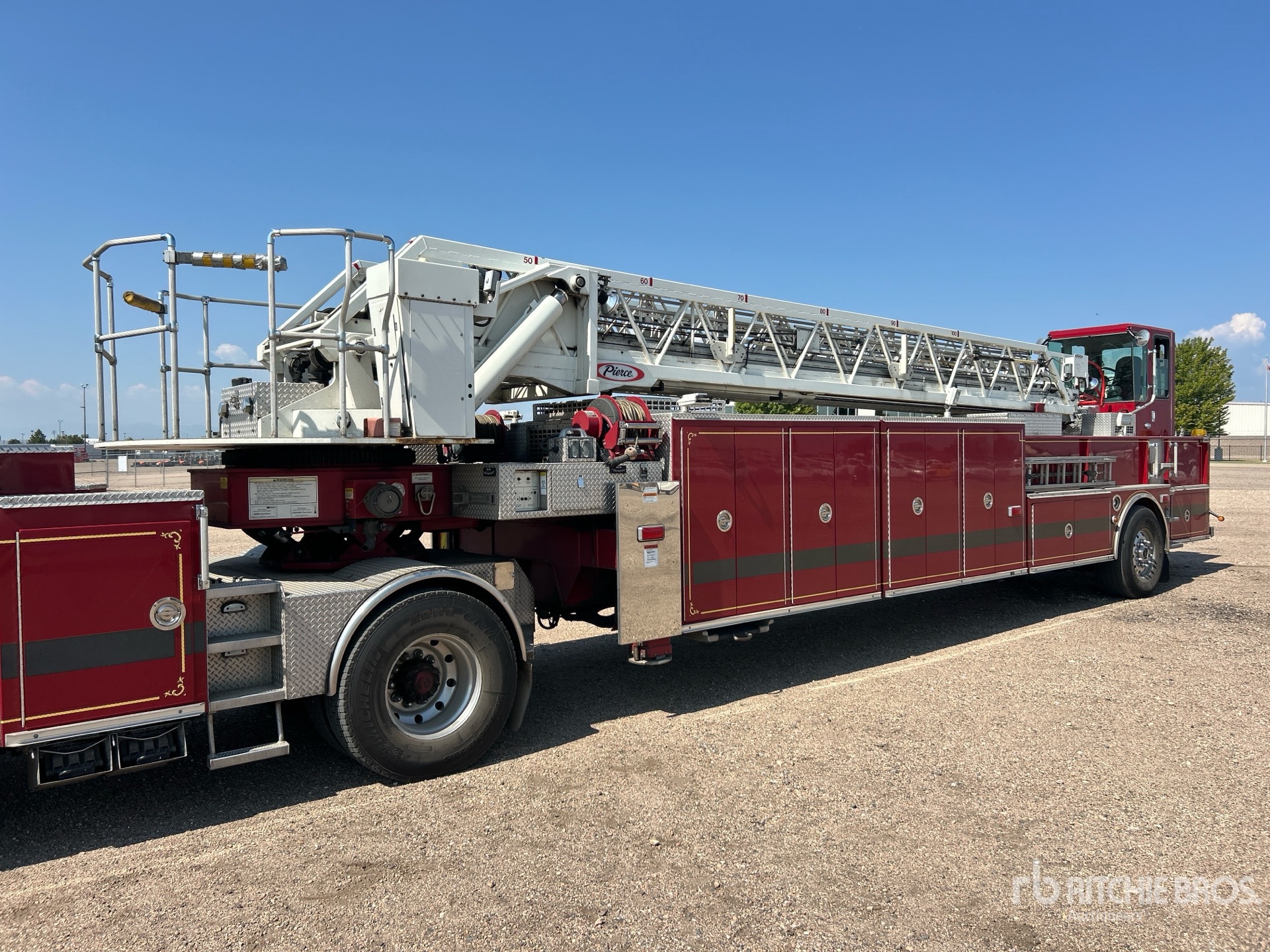 2009 Pierce S/A Ladder Trailer