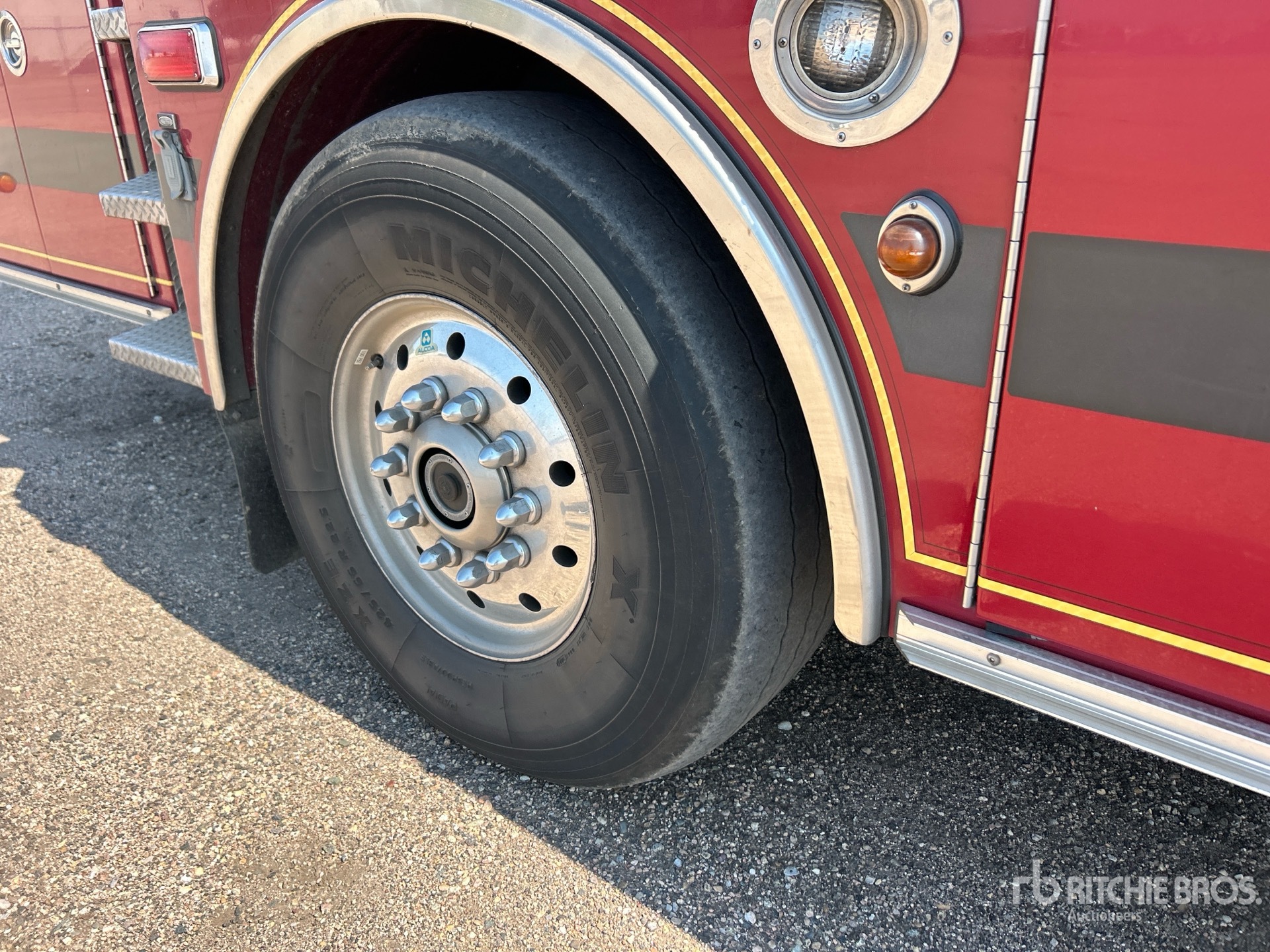 2009 Pierce S/A Ladder Trailer