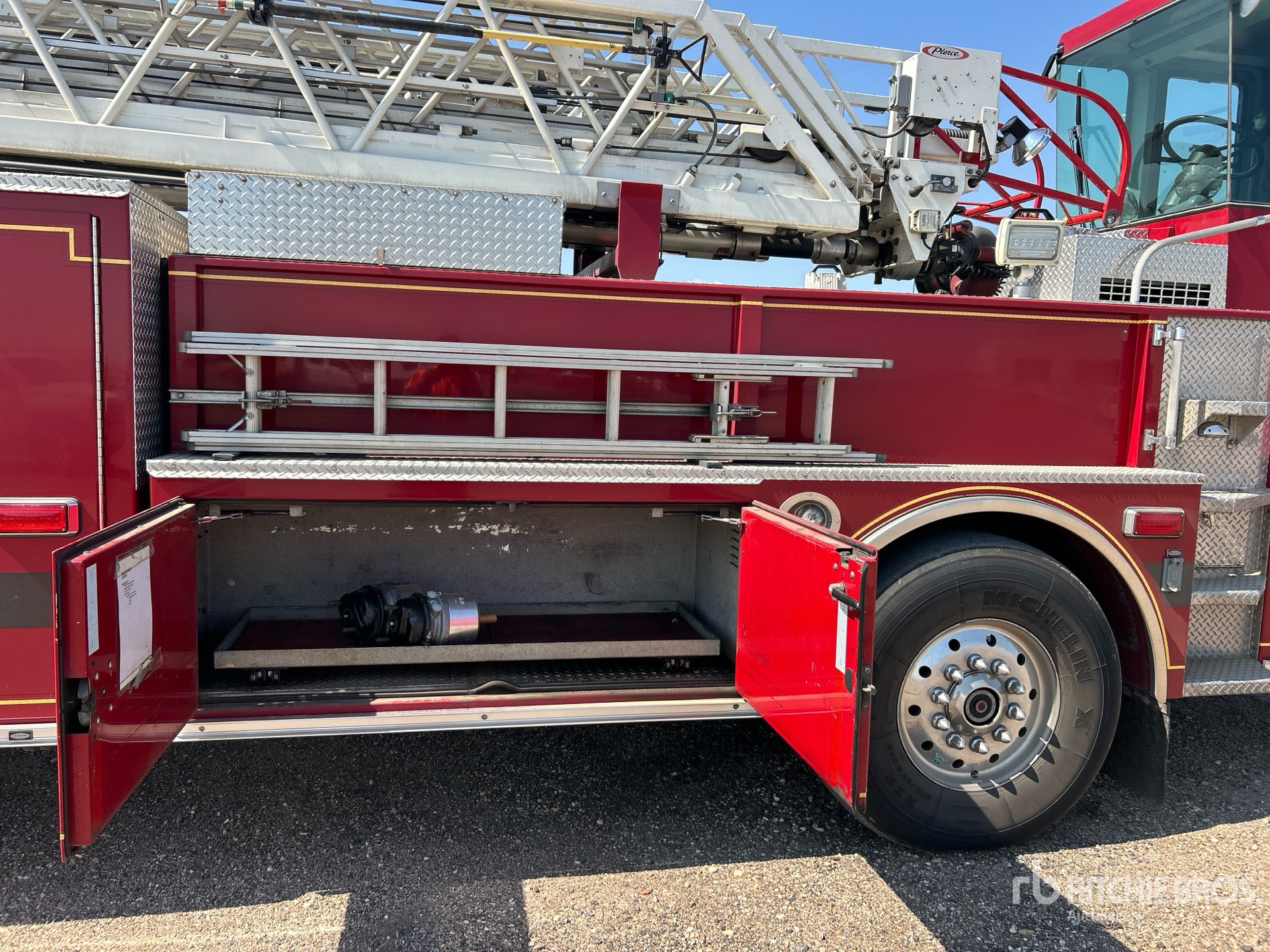2009 Pierce S/A Ladder Trailer