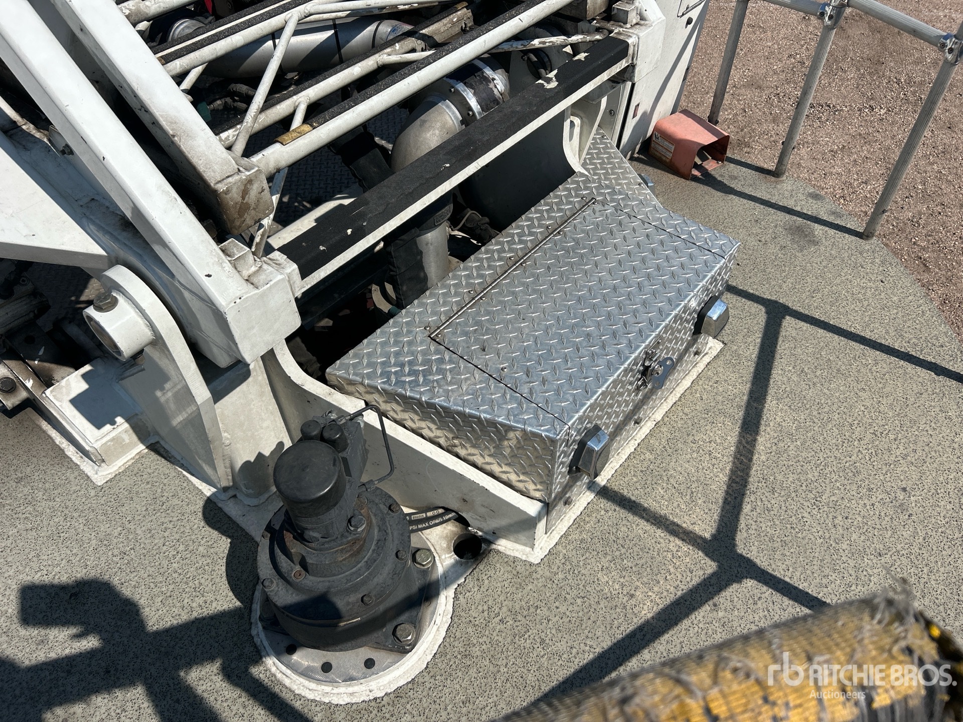 2009 Pierce S/A Ladder Trailer