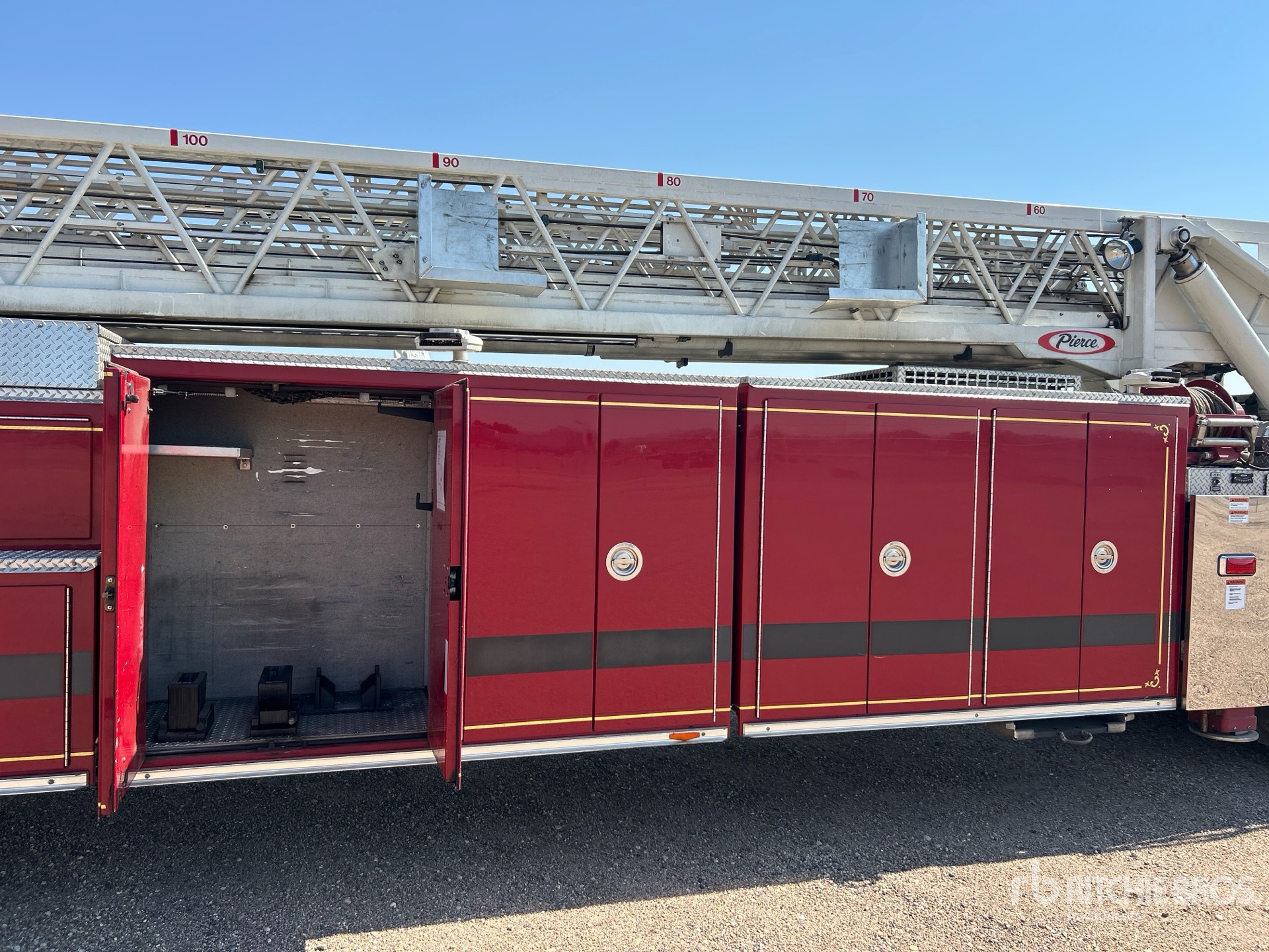 2009 Pierce S/A Ladder Trailer