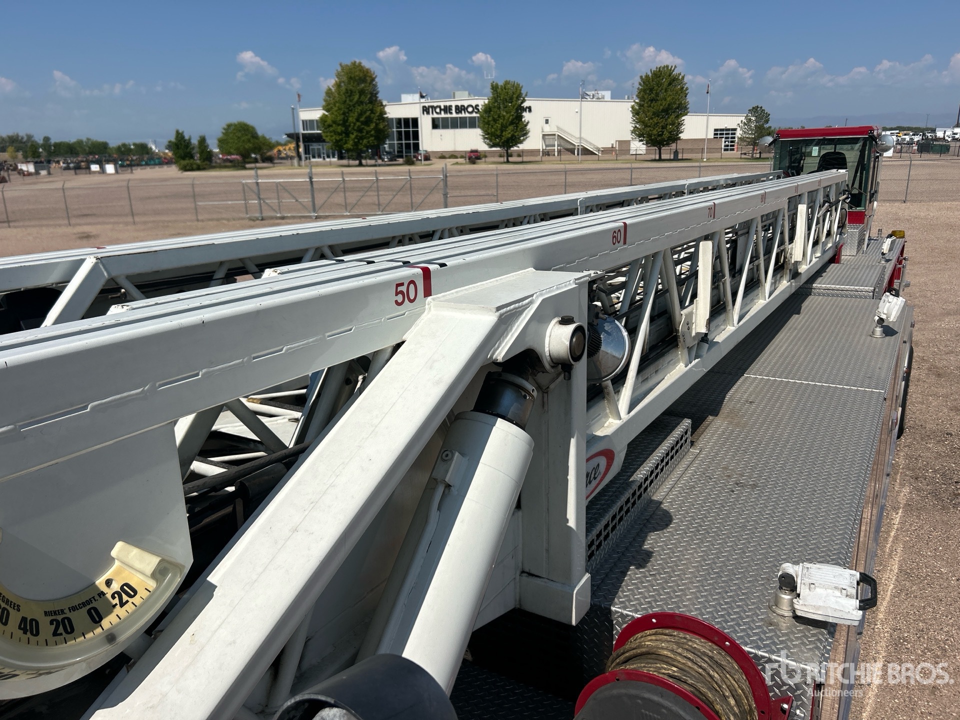 2009 Pierce S/A Ladder Trailer