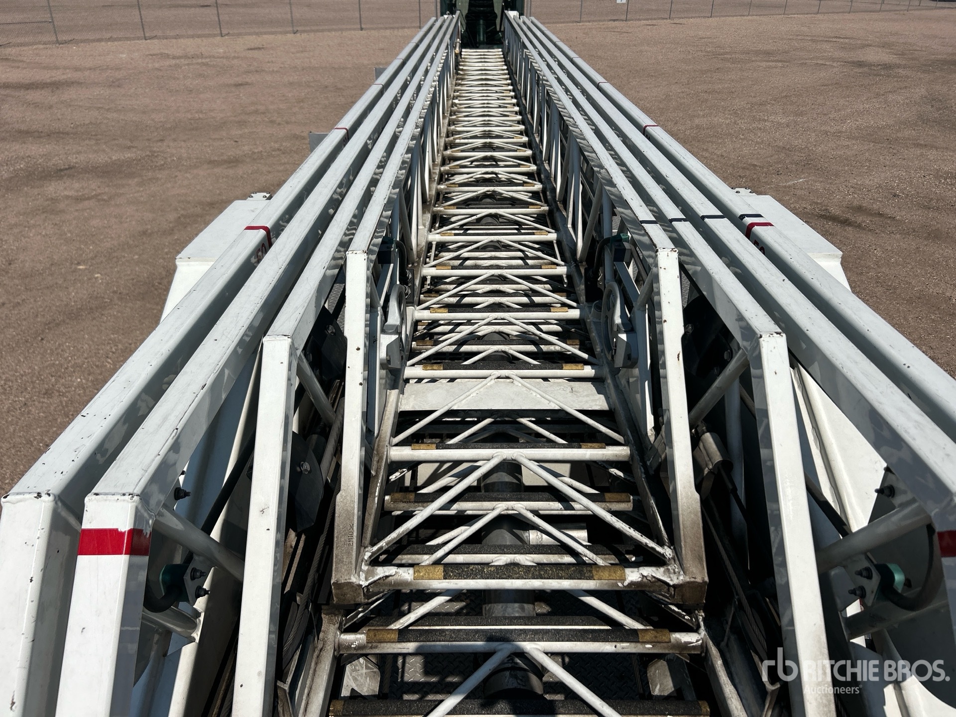 2009 Pierce S/A Ladder Trailer