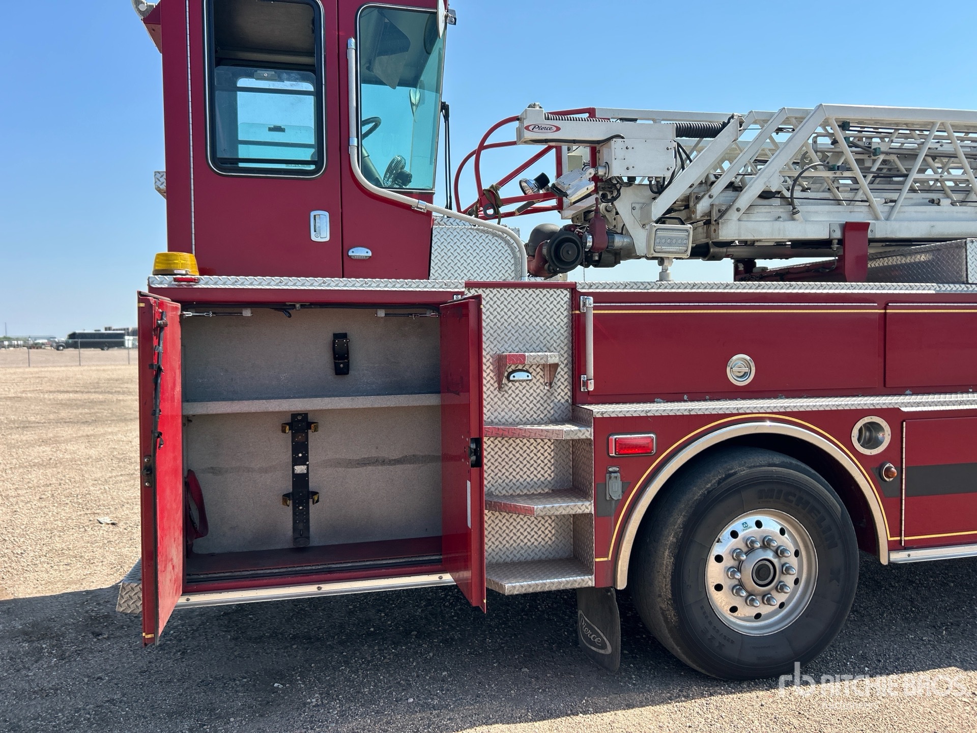 2009 Pierce S/A Ladder Trailer