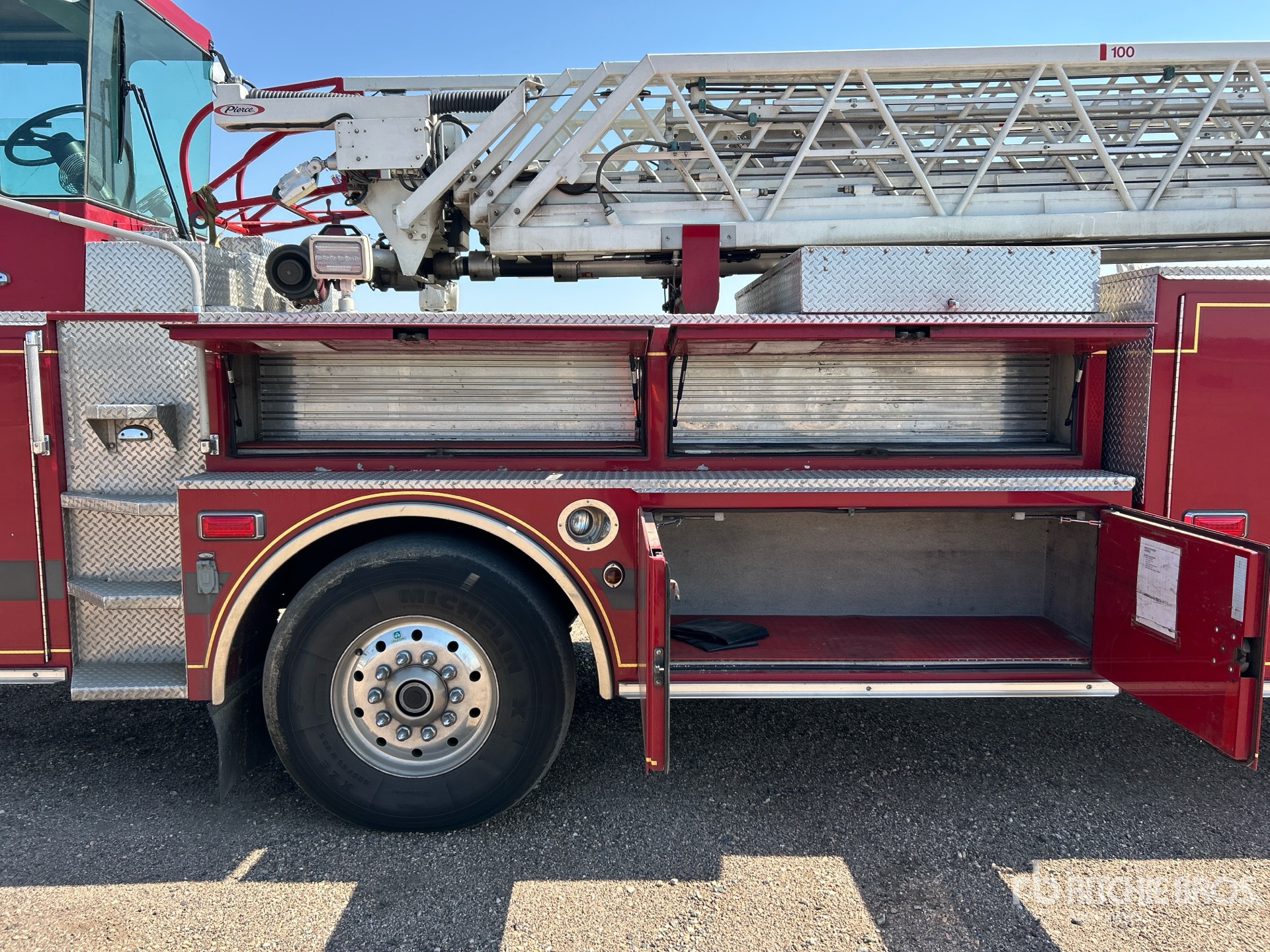 2009 Pierce S/A Ladder Trailer