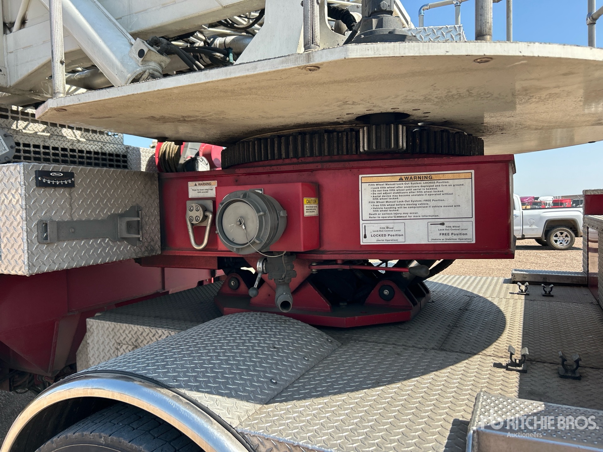 2009 Pierce S/A Ladder Trailer
