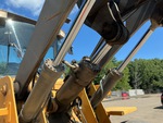 Hydraulics with Bucket Tilt Cylinders