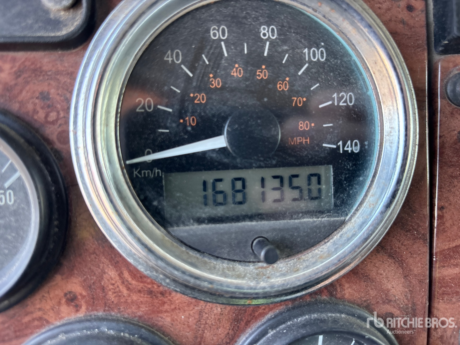 2004 Peterbilt 330