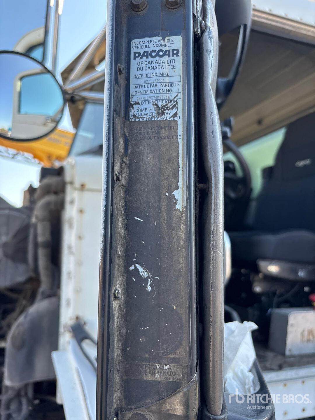 2004 Peterbilt 330