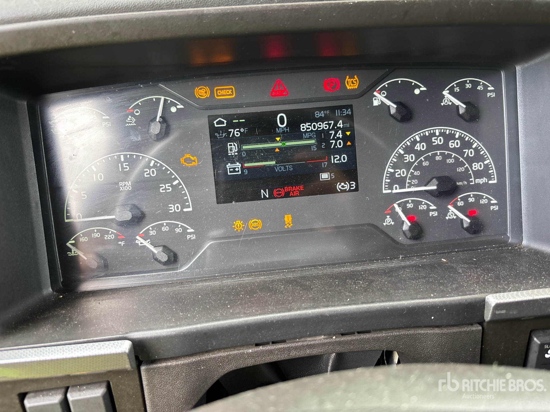2022 Volvo VNL760
