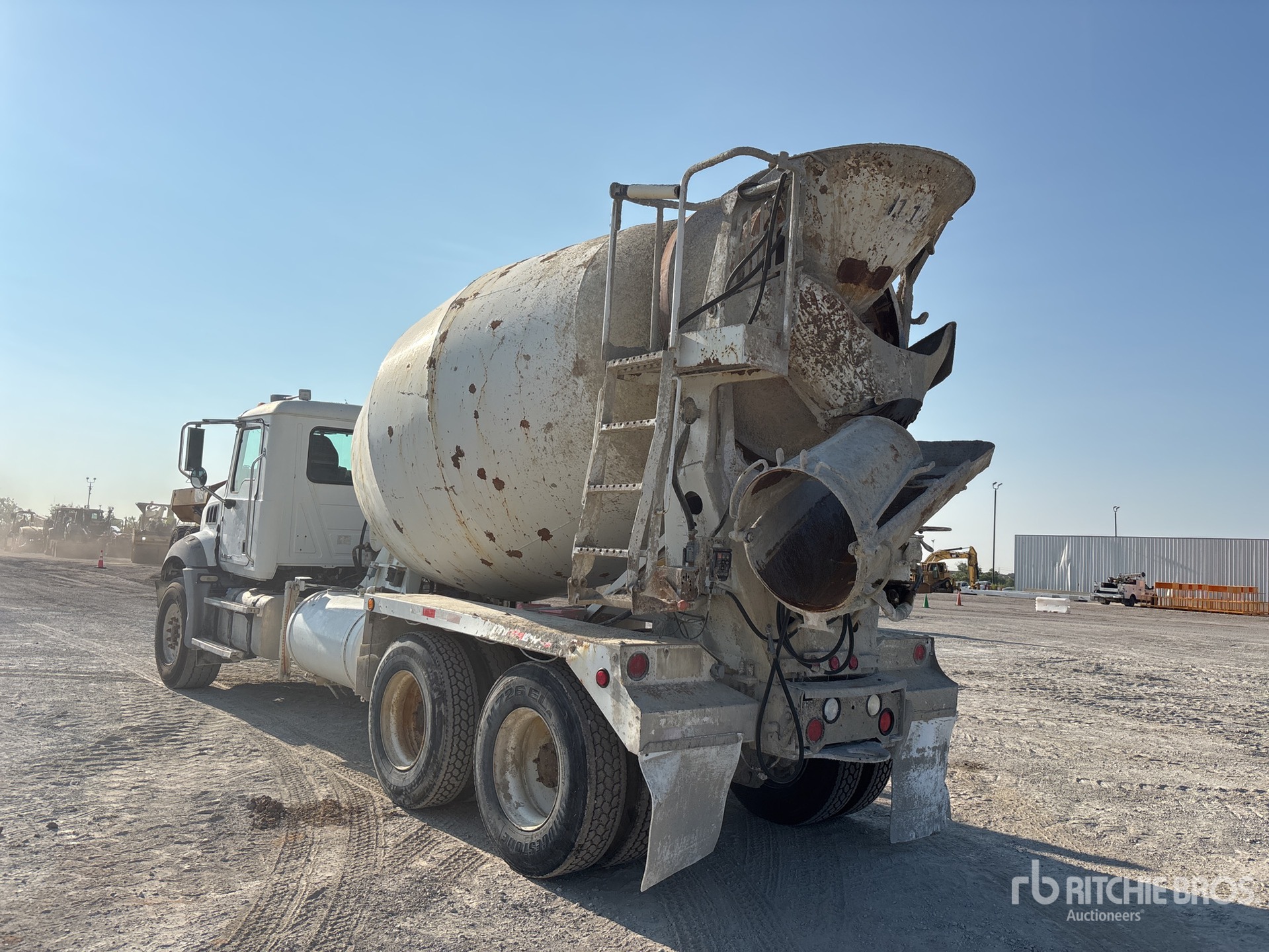 2016 Mack GU813