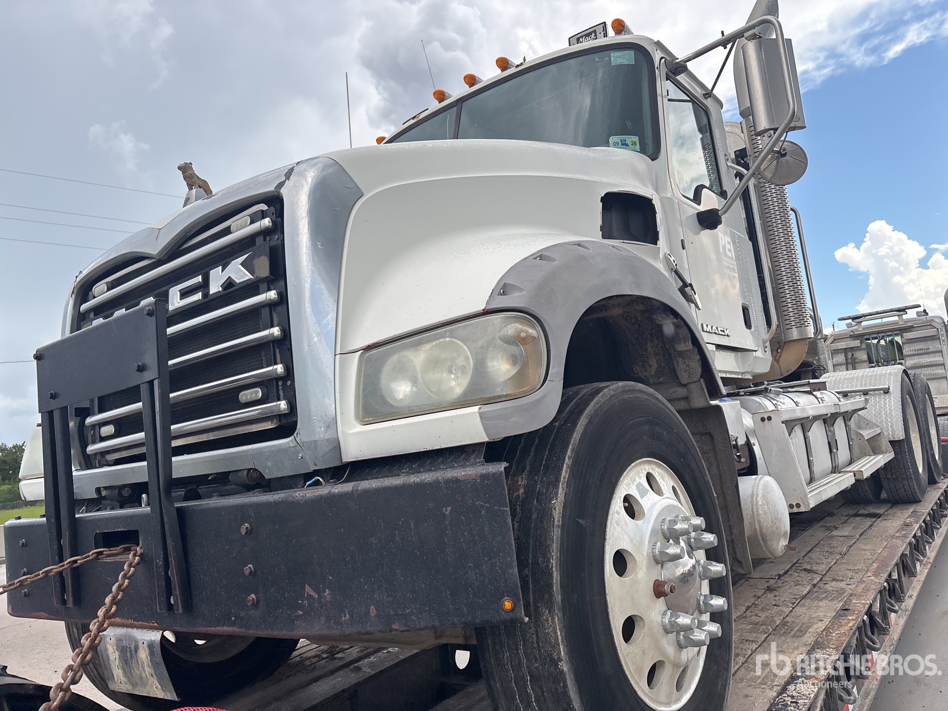 2013 Mack GU713