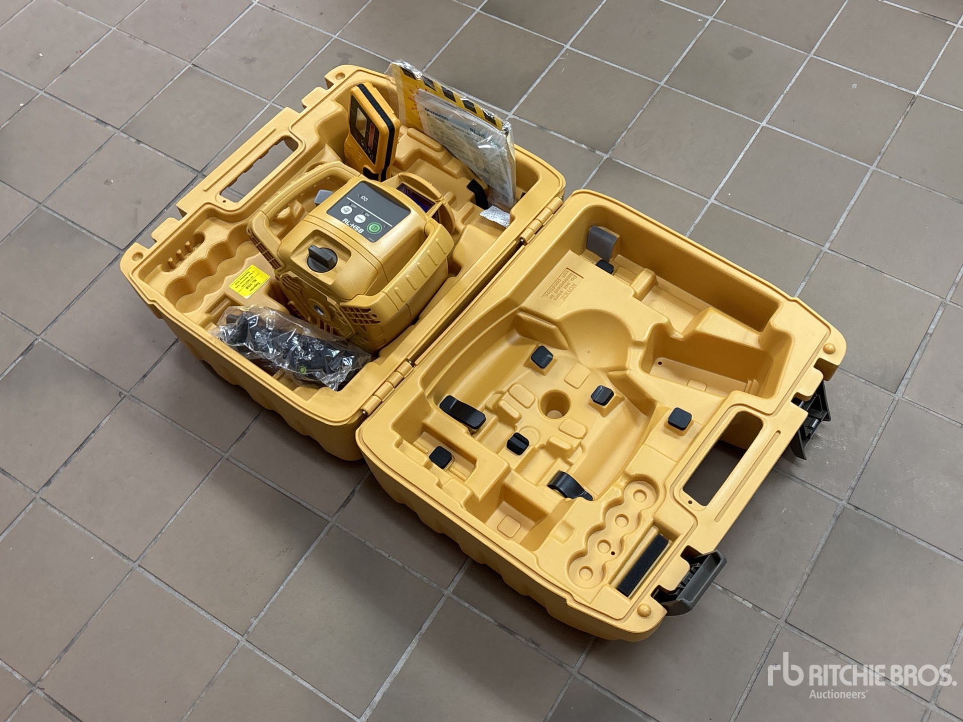 General Appearance with Zdjęcie, lewy dolny róg